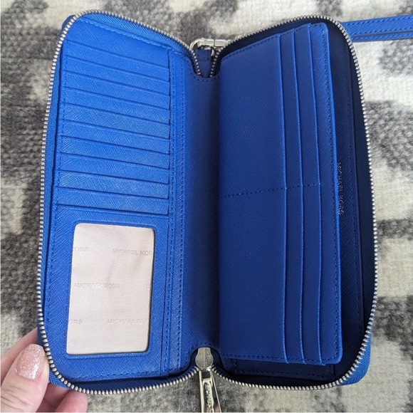 MICHAEL KORS SAFFIANO LEATHER ZIP AROUND WALLET IN ROYAL BLUE w/SILVER HARDWARE - Picture 6 of 8